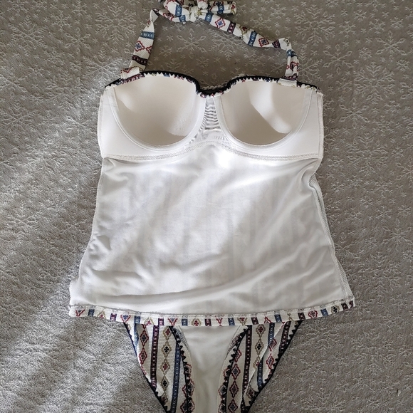 Jessica Simpson New Bikini - Picture 4 of 11